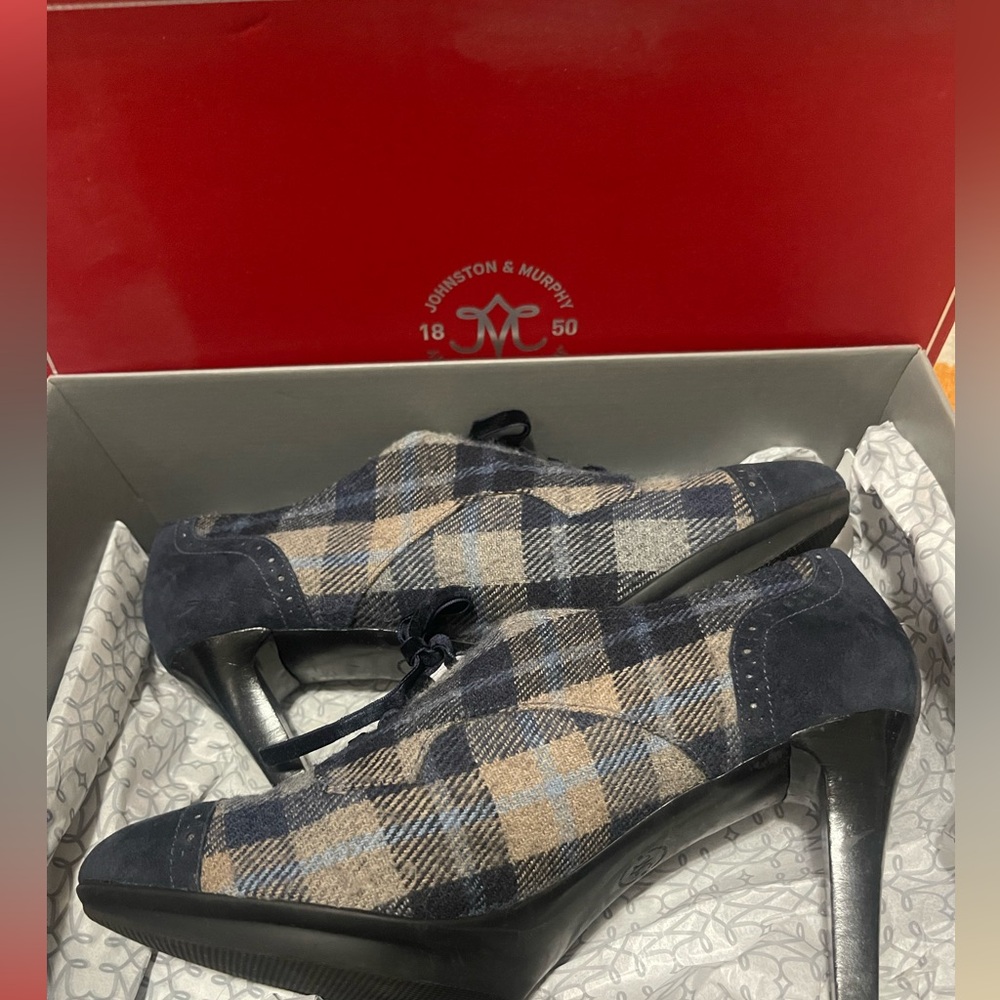 Johnston and Murphy lani lace up heel